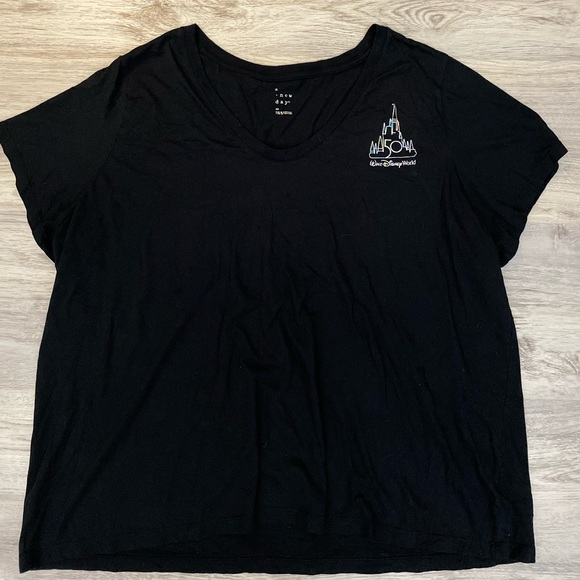 A new day Black Walt Disney World Shiny Silver Logo Short Sleeve Scoop Neck Tee - Picture 3 of 13